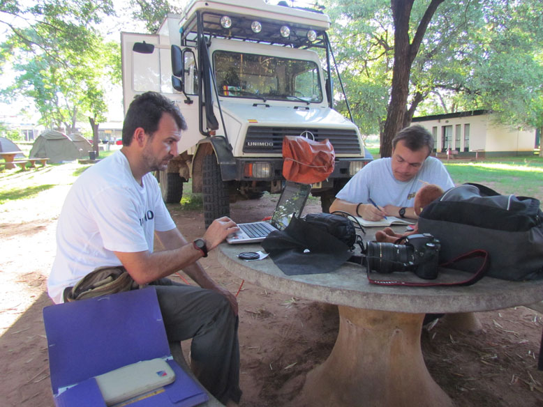 haciendo esta web en Victoria falls camp